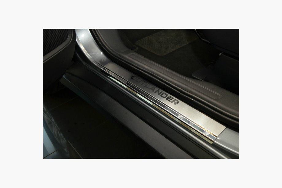 Mitsubishi Outlander 2012–2021 Nerezové prahové lišty Nataniko (4 ks) Image