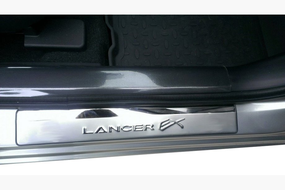 Mitsubishi Lancer X 2008– AKCIA!! Chrómové kryty prahov Lancer EX Image