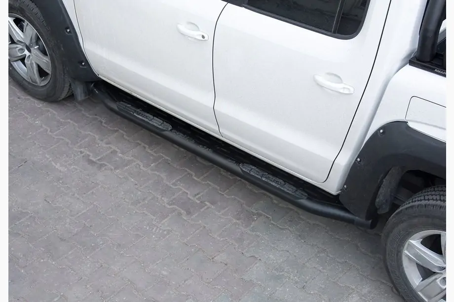 Nissan Navara/NP300 2016– Bočné prahy Amazon Black (2 ks, čierne) Image