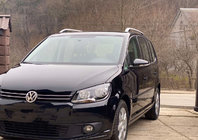 Volkswagen Touran 2010–2015 Strešné lyžiny Skyport (matná sivá) fotografia 2