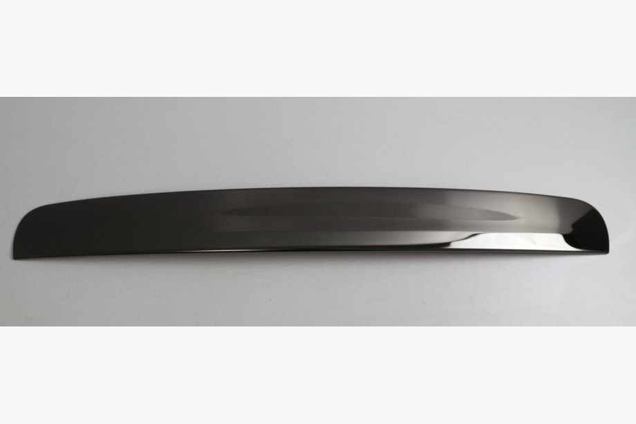 Nissan Qashqai 2010–2014 Lišta nad ŠPZ čierny chróm (nerez) Image