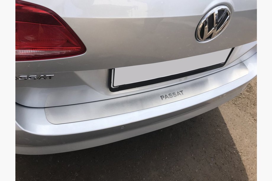 Volkswagen Passat B7 2012–2015 Nerezová lišta na zadný nárazník Nataniko Image