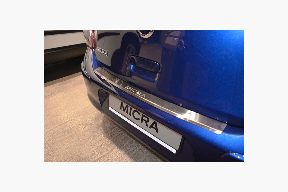 Nissan Micra K13 2011–2016 Nerezová lišta na zadný nárazník s ohybom Nataniko (nerez) Image