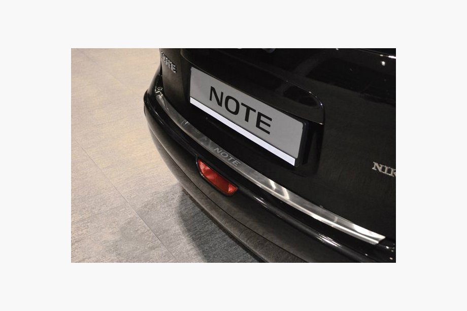 Nissan Note 2004–2012 Nerezová lišta na zadný nárazník s ohybom Nataniko (2005-2007) Image