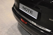 Nissan Note 2004–2012 Nerezová lišta na zadný nárazník s ohybom Nataniko (2005-2007) fotografia 1
