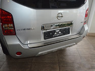 Nissan Pathfinder R51 2005–2014 Nerezová lišta na zadný nárazník s ohybom Nataniko (nerez) fotografia 1