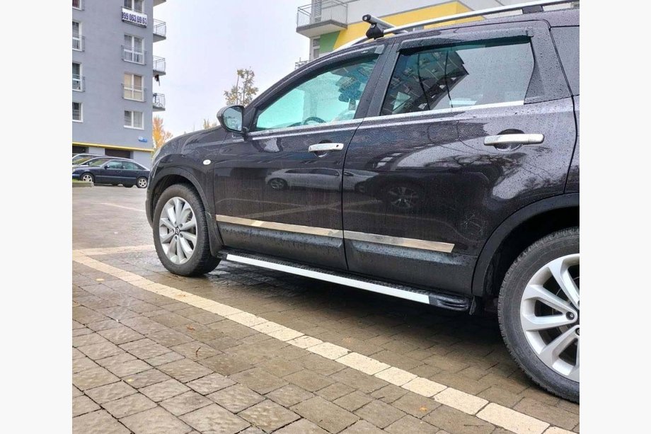 Nissan Qashqai 2010–2014 Bočné prahy Maya V1 (2 ks, hliník) Image