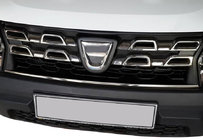 Dacia Duster 2008–2018 Lišta na mriežku chladiča 2014-2018 (nerez) fotografia 1