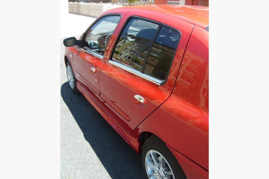 Renault Symbol 1999–2008 Bočné prahy typu Ferrari (na lakovanie) Image