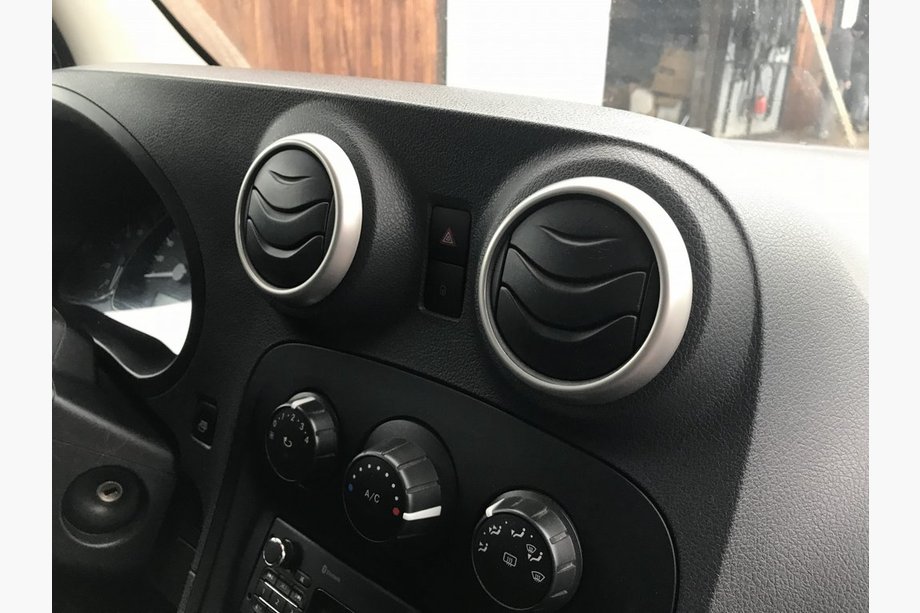 Mercedes Citan 2013–2021 Rámiky vnútorných výduchov ventilácie (4 ks, nerez) Image