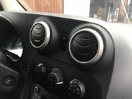 Mercedes Citan 2013–2021 Rámiky vnútorných výduchov ventilácie (4 ks, nerez) fotografia 1