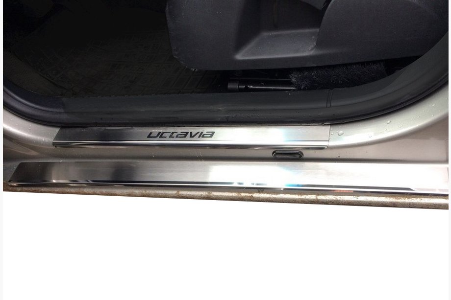 Skoda Octavia II A5 2010–2013 Chrómové kryty prahov Натанико (8 ks, nerez) Štandard – lepiaca páska Lohmann, 0,5 mm Image