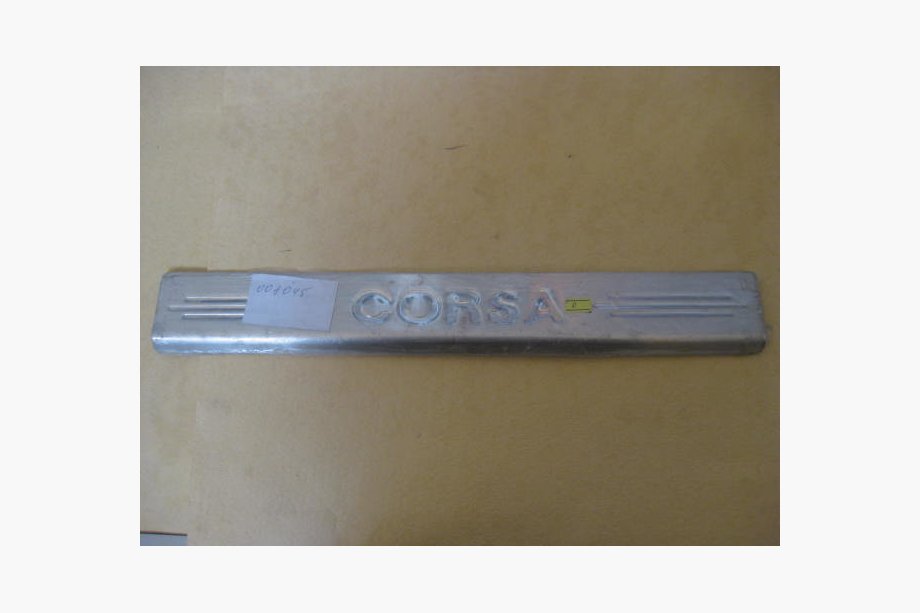 Opel Corsa B 1993–2004 Nerezové prahové lišty Carmos (2 ks) Fotografia 1