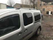 Renault Kangoo 2008–2020 Chrómované strešné lyžiny Štandardná základňa, plastové pätky fotografia 3