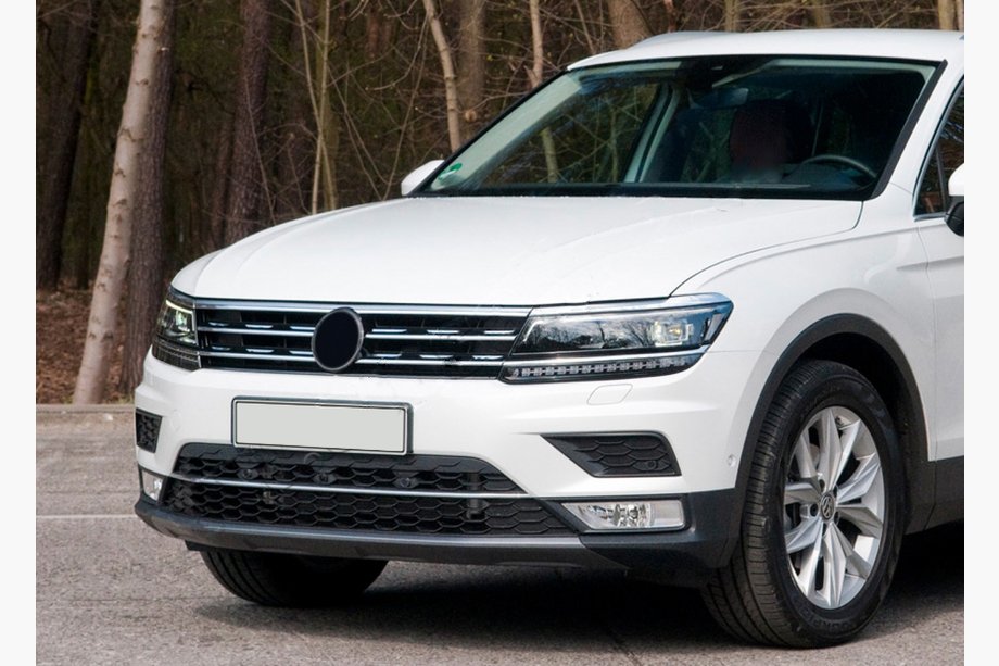Volkswagen Tiguan 2016–2023 Chrómové lišty na okraj masky a svetiel 2016-2020 (3 ks, nerez) Fotografia 1