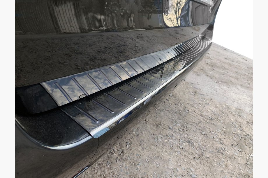 Mercedes Vito/V-trieda W447 2014– Ochranná lišta na zadný nárazník OmsaLine Čierny chróm (nerez) Image
