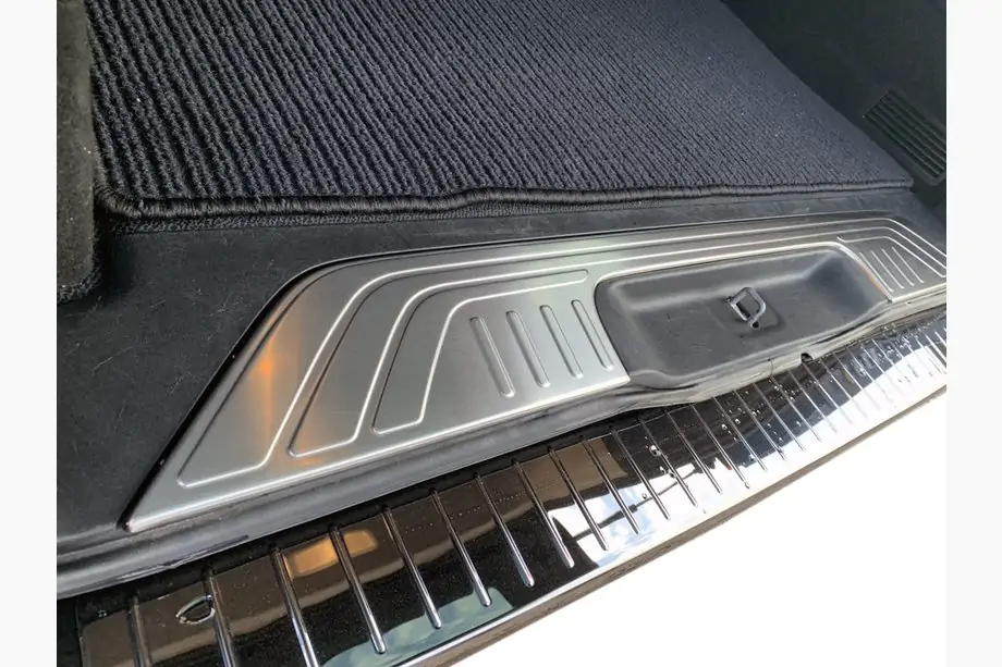 Mercedes Vito/V-trieda W447 2014– Nerezová ochranná lišta prahu kufra Image