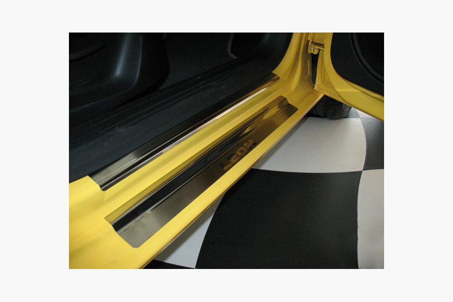 Seat Leon 2005–2012 Nerezové kryty prahov Nataniko (8 ks, nerez) Štandard – lepiaca páska Lohmann, 0,5 mm Image