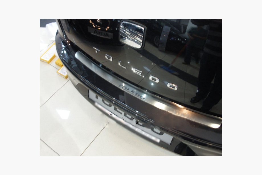 Seat Toledo 2005–2012 Nerezová lišta na zadný nárazník Nataniko Image