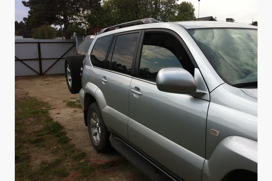 Toyota Land Cruiser Prado 120 2002–2009 Vonkajšie okenné lišty (6 ks, nerez) Carmos - turecká oceľ Fotografia 3