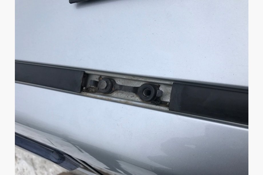 Toyota Land Cruiser Prado 120 2002–2009 Čierne turecké strešné lyžiny Kovové montážne nohy Fotografia 12