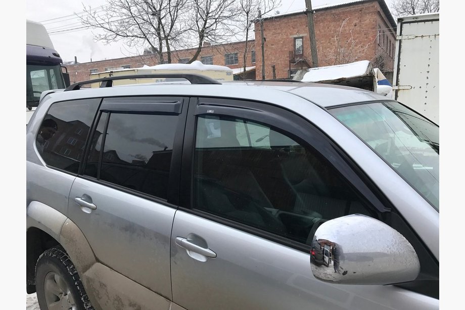 Toyota Land Cruiser Prado 120 2002–2009 Čierne turecké strešné lyžiny Kovové montážne nohy Fotografia 8