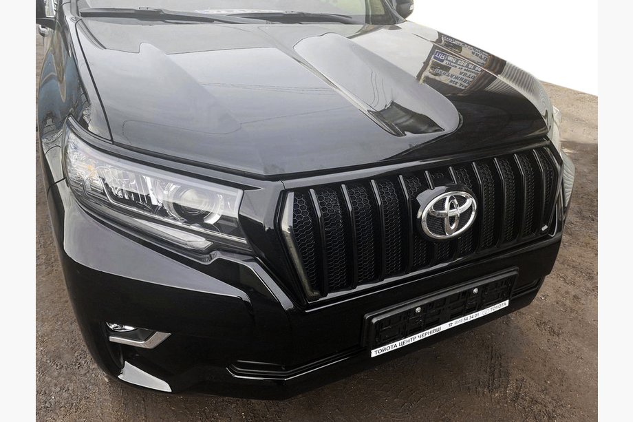 Toyota Land Cruiser Prado 150 2009–2023 Maska chladiča 2017↗ LED (Zeus Black, s Black obočím) Image