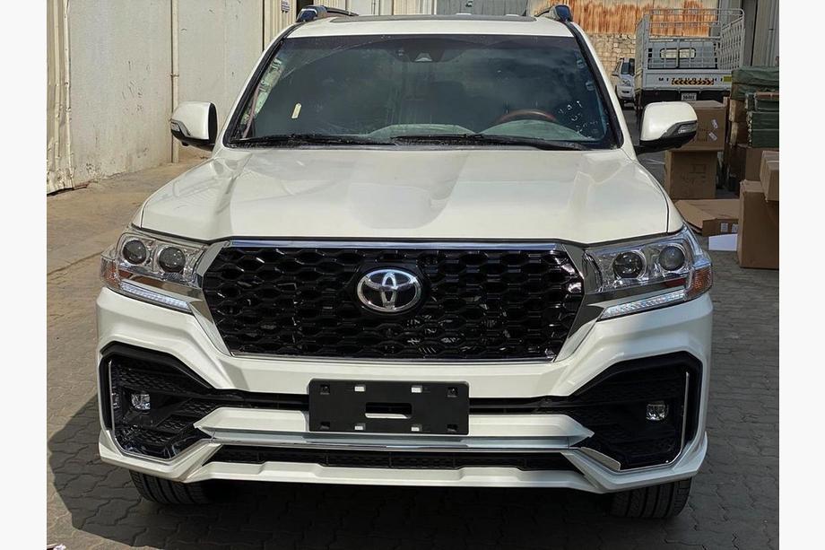 Toyota Land Cruiser 200 2007–2021 Restylingová prestavbová sada z LC200 2008-2015 na LC 2022 TRD EWAN Fotografia 3