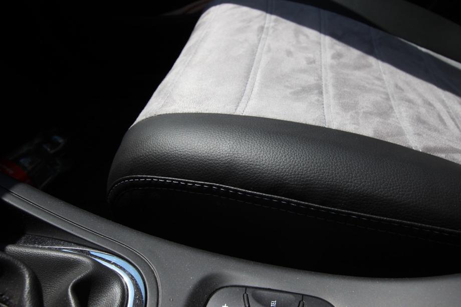 Renault Megane III 2009–2016 Autopoťahy z eko kože + látka + Antara Antara A0010 (kompletný interiér) Fotografia 12