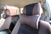 Toyota Land Cruiser Prado 120 2002–2009 Autopoťahy ekokoža + tkanina + Alcantara Antara A088 (kompletný interiér) fotografia 17