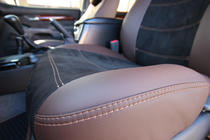 Toyota Land Cruiser Prado 120 2002–2009 Autopoťahy ekokoža + tkanina + Alcantara Antara A088 (kompletný interiér) fotografia 21