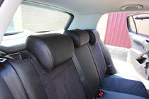Volkswagen Golf 6 2008–2014 Autopoťahy eko koža+textília+Alcantara Antara A001 (kompletný set do celého interiéru) fotografia 3