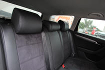 Volkswagen Passat B7 2012–2015 Autopoťahy eko koža+textília+Alcantara Antara A001 (kompletný set do celého interiéru) fotografia 3