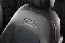 Audi A4 B8 2007–2015 Autopoťahy eko koža+textília+Alcantara Antara A001 (kompletný set do celého interiéru) fotografia 5