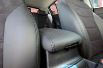 Kia Sportage 2015–2021 Autopoťahy eko koža+textília+Alcantara Antara A001 (kompletný set do celého interiéru) fotografia 16