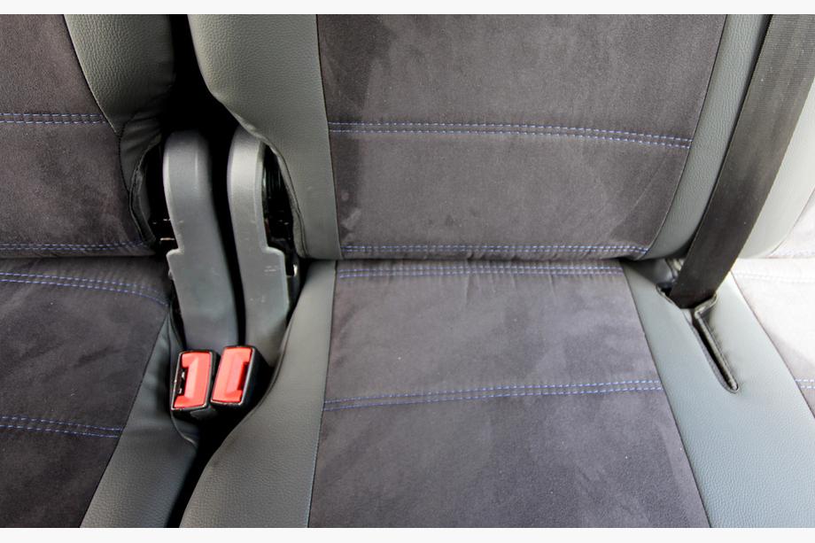 Volkswagen Caddy 2010–2015 Autopoťahy eko koža + tkanina + alcantara Antara A001b (kompletný interiér) Fotografia 6