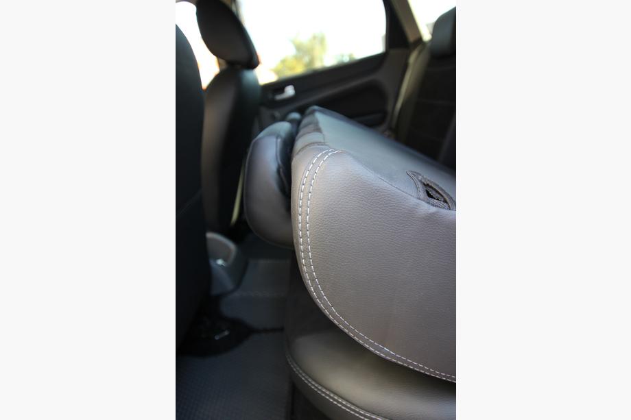 Ford Focus III 2011–2017 Autopoťahy eko koža+textília+antara Antara A001g (kompletná sada do interiéru) Fotografia 17