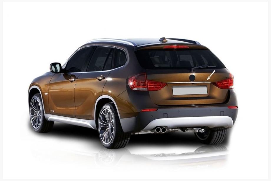 BMW X1 E84 2009–2015 Nerezová lišta nad ŠPZ Image