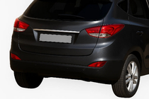 Hyundai IX-35 2010–2015 Úzka chrómová lišta nad ŠPZ fotografia 1