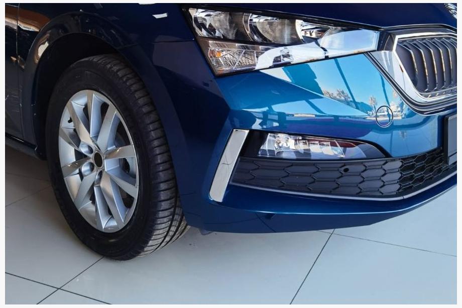 Skoda Scala 2018– Chrómové lišty na hmlovky (2 ks, nerez) Image