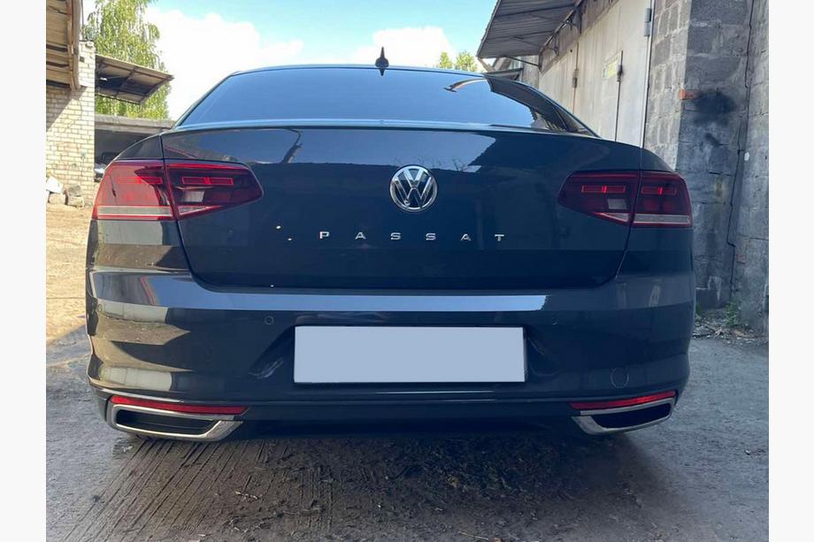 Volkswagen Passat B8 2015–2023 Nerezové kryty výfuku V2 SD/SW (2019+, 3 ks) Image