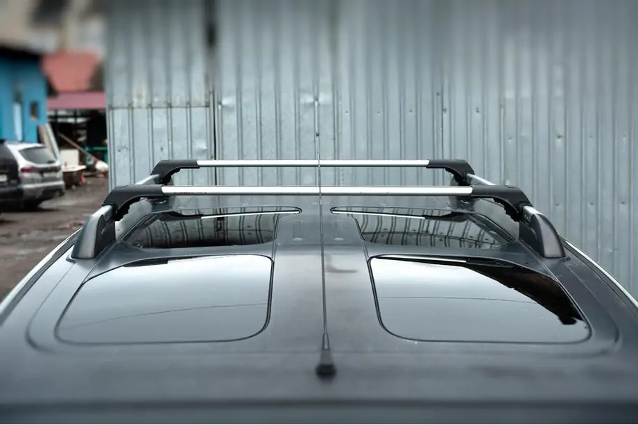 Peugeot Partner Tepee 2008–2018 Uzamykateľné priečniky na pozdĺžne strešné nosiče Skybar V1 (2 ks) Fotografia 5