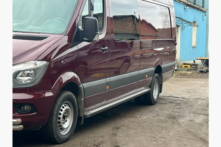 Volkswagen Crafter 2006–2016 Bočné nášľapy DOT-Line (2 ks, hliník) Stredný rázvor Fotografia 3