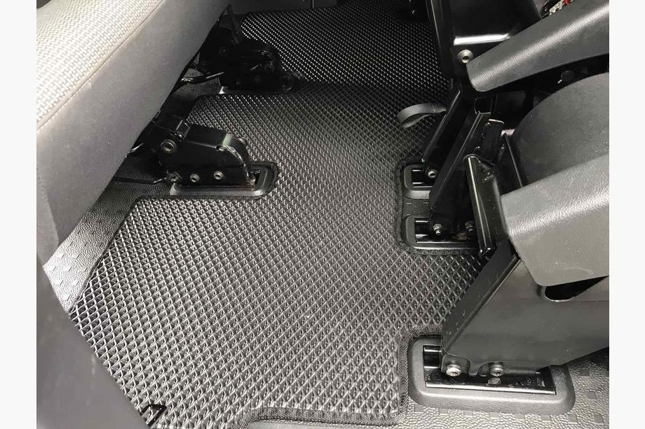 Volkswagen T5 2010–2015 EVA rohože do interiéru V2 (dlhý rázvor, kompletná sada do interiéru, čierne) Image