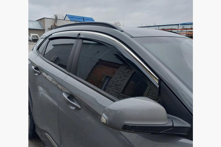 Hyundai Kona 2017–2023 Okenné deflektory s chrómovou lištou (4 ks, Niken) Image