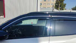 Peugeot 2008 2019– Okenné deflektory s chrómovou lištou (4 ks, Niken) fotografia 1