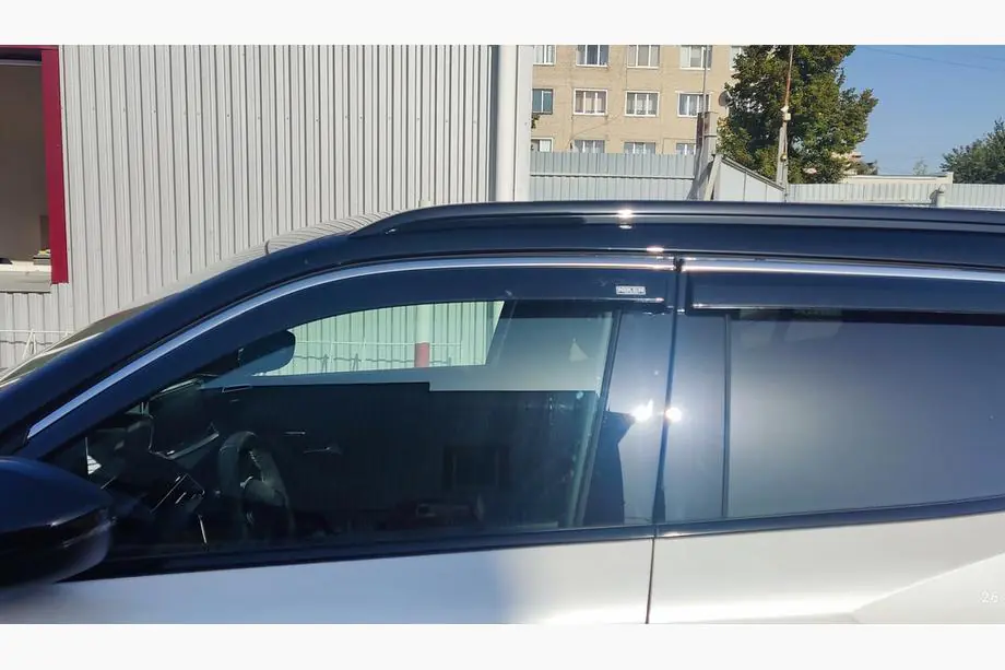 Peugeot 2008 2019– Okenné deflektory s chrómovou lištou (4 ks, Niken) Image