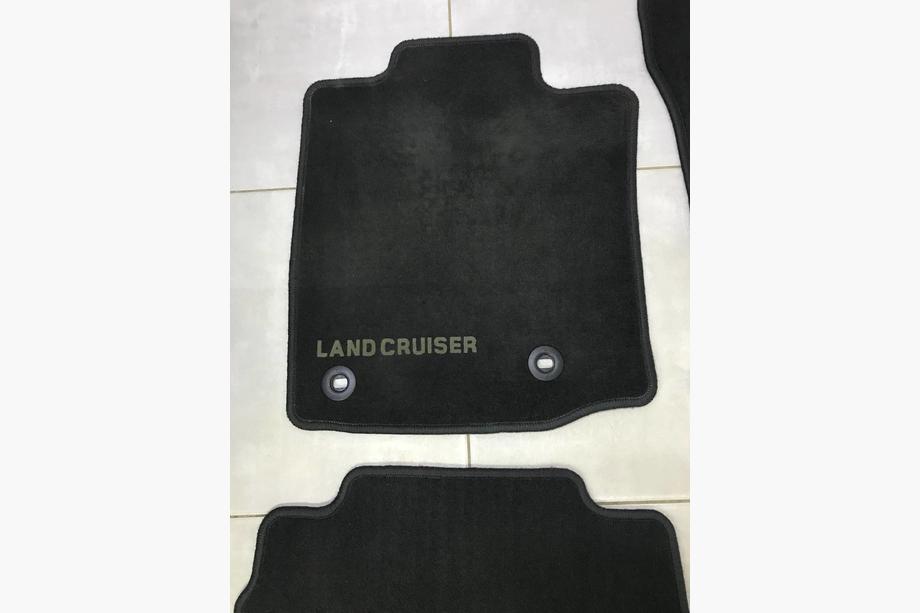 Toyota Land Cruiser Prado 150 2009–2023 Textilné rohože (2013-2022, originál/OEM) použité Fotografia 2