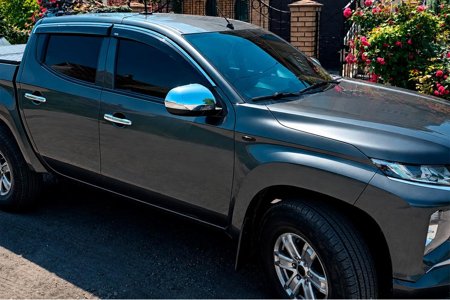 Mitsubishi L200 2015–2024 Okenné deflektory s chrómovou lištou (4 ks, Niken) Image