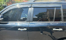 Lexus LX570/450d 2008–2022 Okenné deflektory s chrómovou lištou (4 ks, Niken) fotografia 1